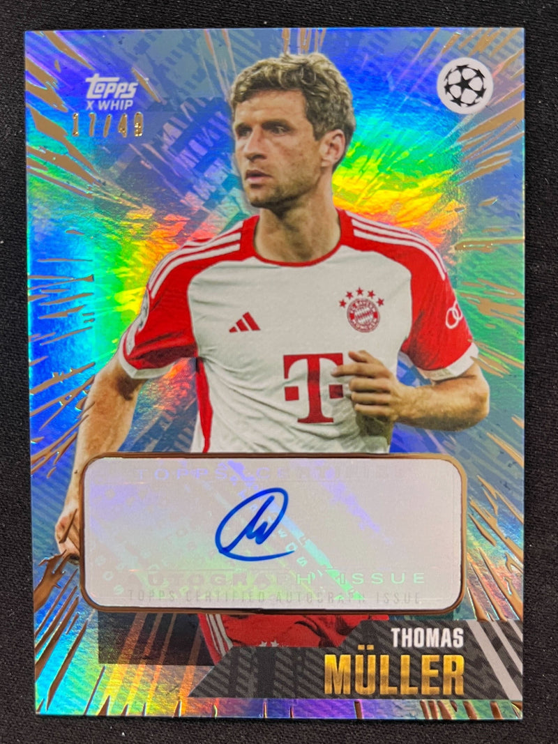 Thomas Müller /49 Autograph [2022/23 Topps Gold X Dan Leydon]